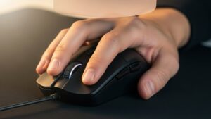 fingertip mouse grip style with floating palm and finger-driven movement